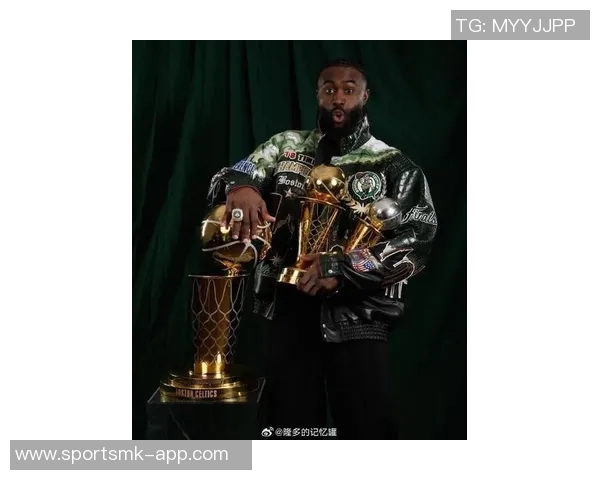 杰伦布朗盛赞小卡巅峰时期为历史上最杰出的攻防一体球员之一